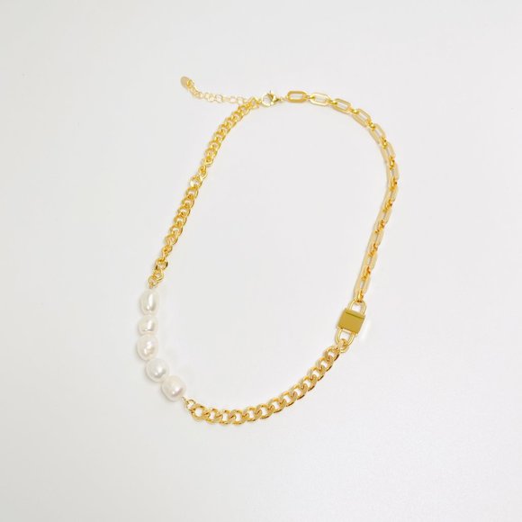 Natural Pearls, Lock, Curb and Chain 18K Real Gold Plated Necklace - Picture 2 of 12